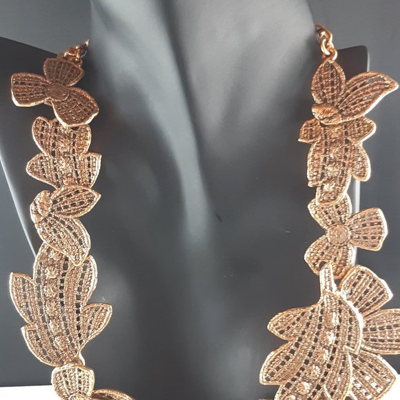 COPY - Vintage Oscar de la Renta Bronze Lace Necklace - Picture 3 of 7